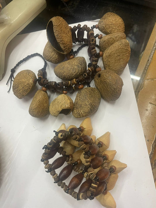 Nutshell bracelet maracas